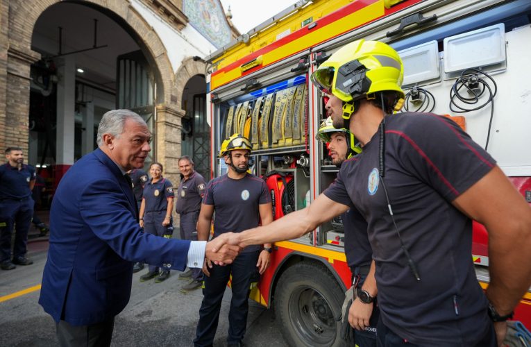 La Junta de Gobierno Local aprueba más de 1,7 millones de euros en dotación para la Policía y casi medio millón para un nuevo vehículo de Bomberos
