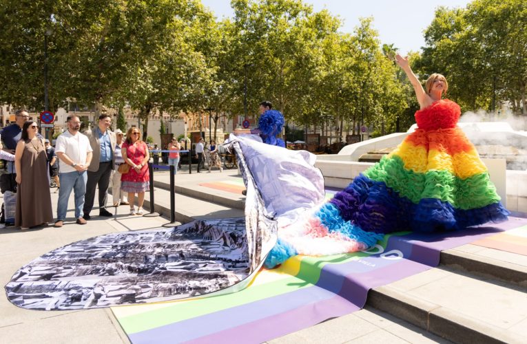 El Ayuntamiento homenajea a las pioneras del activismo LGTBIQ+ con una performance del diseñador José Perea — Actualidad