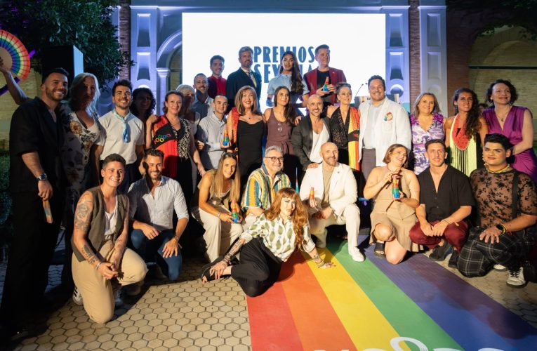 El Ayuntamiento galardona a Manolita Chen, Alba Flores, Falete y María Jiménez, entre otros, en la II Gala de Premios LGTBIQ+ Ayuntamiento de Sevilla