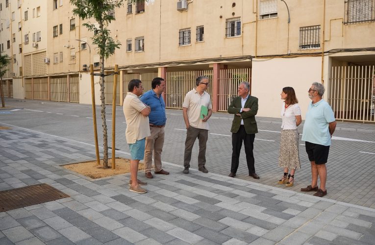 El Ayuntamiento asfalta arterias del Tiro de Línea y trasforma un espacio libre abandonado, dotándolo de arbolado, luminarias y nueva zona de aparcamiento