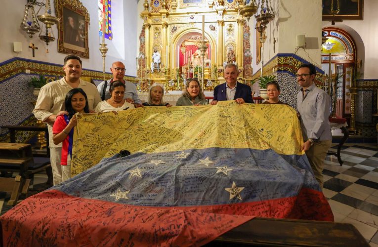 José Luis Sanz destaca la solidaridad de Sevilla con Venezuela durante su visita a la capilla de la Pastora de Santa Marina, punto de recogida de enseres y alimentos, y anima a todos los sevillanos a participar en esta campaña