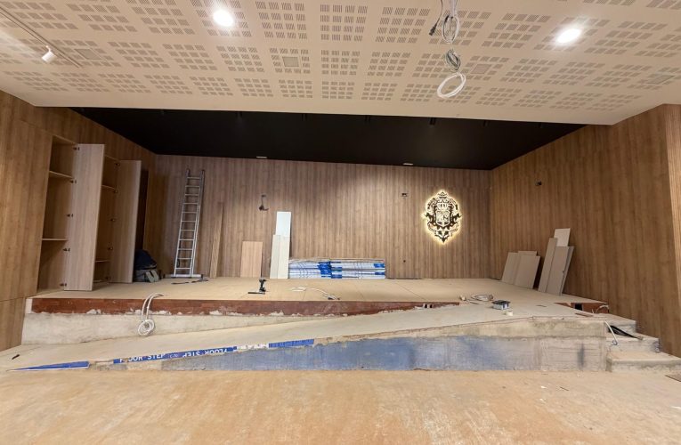 Continúan las obras de reforma del salón de actos de la Casa de la Matriz en Almonte