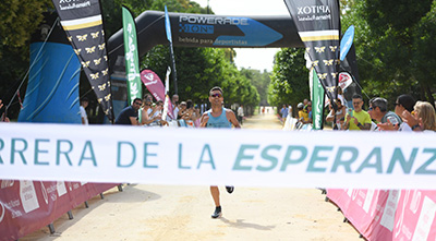 La Hermandad de la Macarena y Abel Antón hacen realidad la Carrera de la Esperanza