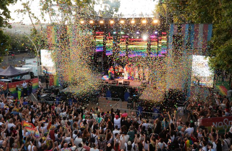Sevilla cierra el Pride 2026 más amplio y descentralizado de su historia, con más de 40 actividades y una manifestación que ha reunido a más de 10 000 personas