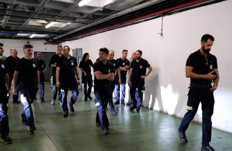 Los Bomberos del Ayuntamiento de Sevilla visitan el Teatro de la Maestranza para mejoran su formación y respuesta ante una emergencia — Actualidad
