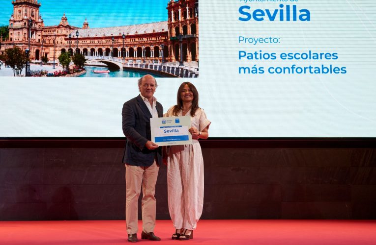 El Ayuntamiento de Sevilla recibe el accésit especial de la XI Edición Healthy Cities de Sanitas por su propuesta para transformar patios escolares