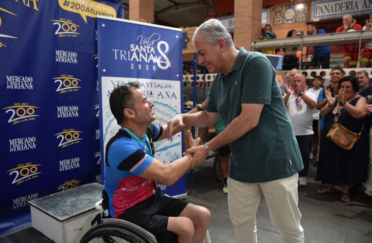 El alcalde Sanz entrega los premios XII Acuatlón Velá de Santa Ana- Menorial Iñigo Vallejo — Actualidad