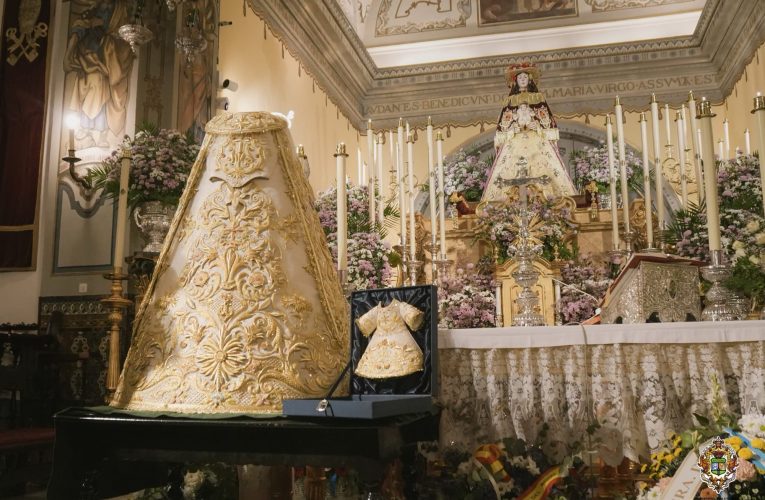 Nuevo traje para la Virgen del Rocío